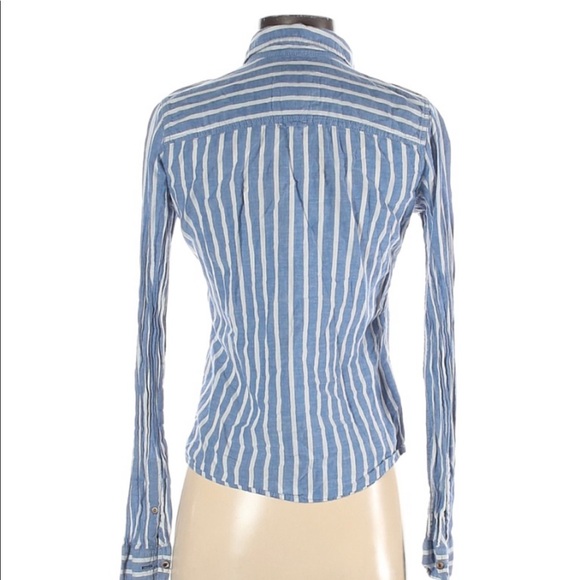 A&F Long sleeved button down - Picture 2 of 2